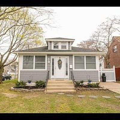 20 Adams St W, East Islip, NY 11730