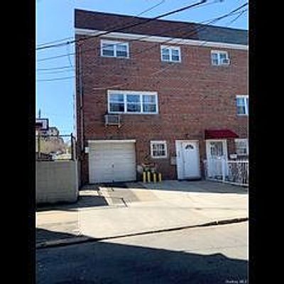 2055 Matthews Ave, Bronx, NY 10462