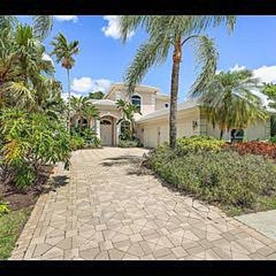 24 Bermuda Lake Dr, Palm Beach Gardens, FL 33418