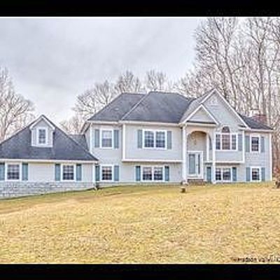 35 Whispering Oaks Dr, Highland, NY 12528