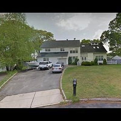 29 Bayou Ct, Holtsville, NY 11742