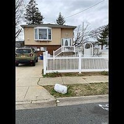 455 Molloy St, Copiague, NY 11726