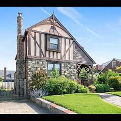 466 W Walnut St, Long Beach, NY 11561