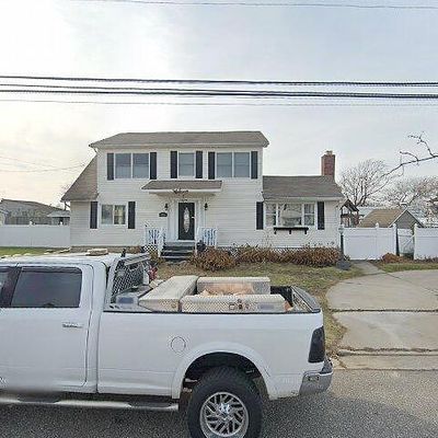 476 West Dr, Copiague, NY 11726