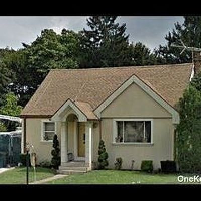 559 Ash Ct, Uniondale, NY 11553