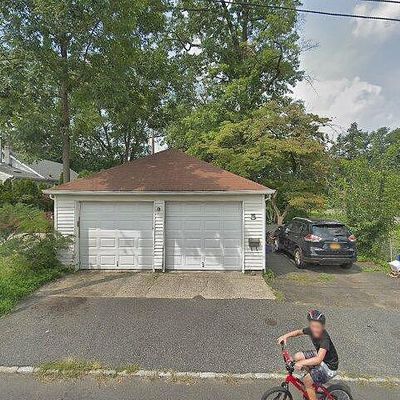 5 Barber St, Little Falls, NJ 07424