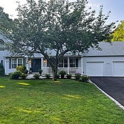 5 Martha Pl, Port Jefferson Station, NY 11776