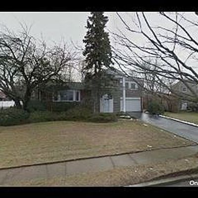 92 Kings Walk, Massapequa Park, NY 11762