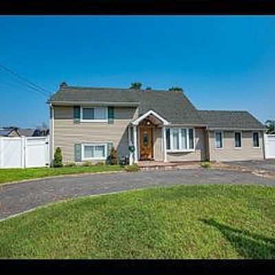 93 Stellenwerf Ave, Islip Terrace, NY 11752