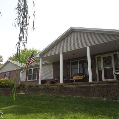 14668 Autumn Rd, Wapella, IL 61777