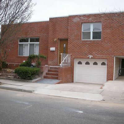 31 Barnes St, Long Beach, NY 11561