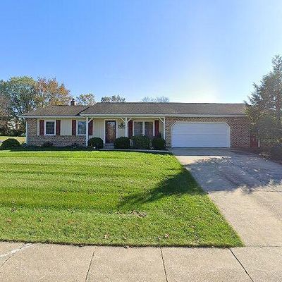 5 Knollwood Dr, Akron, PA 17501
