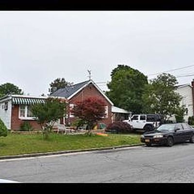 7 2 Nd St, Westbury, NY 11590