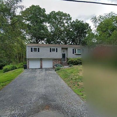 125 Buckingham Dr, Stamford, CT 06902