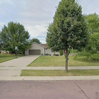 220 Cardinal Dr, Mankato, MN 56001