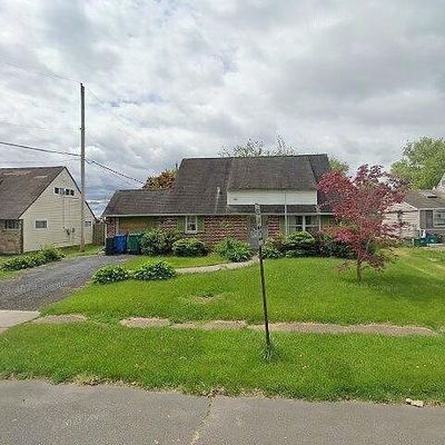 333 Holly Dr, Levittown, PA 19055