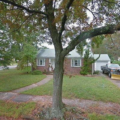 41 Drake Rd, Warwick, RI 02888