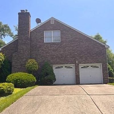 10 Phyllis Ct, Wayne, NJ 07470