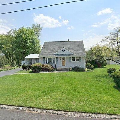 8 Kenmore Rd, Pompton Plains, NJ 07444