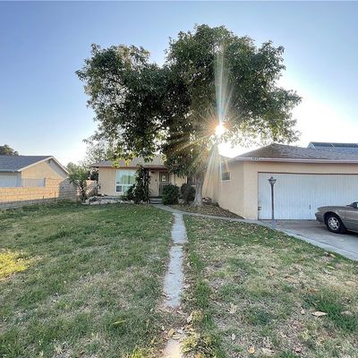 9542 Locust Ave, Fontana, CA 92335