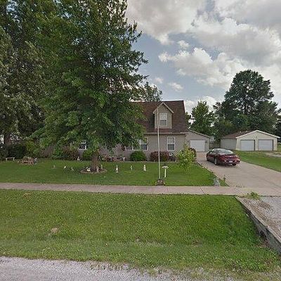 205 Midland Blvd, Tovey, IL 62570