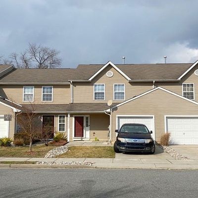 5 High Meadows Dr, Sicklerville, NJ 08081