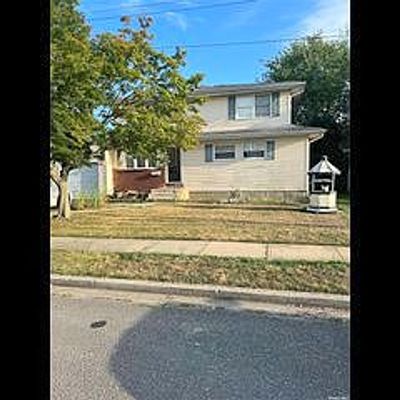 338 N Delaware Ave, Massapequa, NY 11758