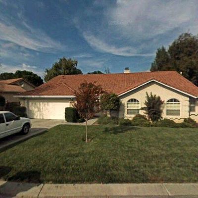 495 Bobbys Ln, Hollister, CA 95023