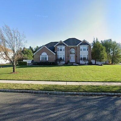 10 Canterbury Dr, Freehold, NJ 07728