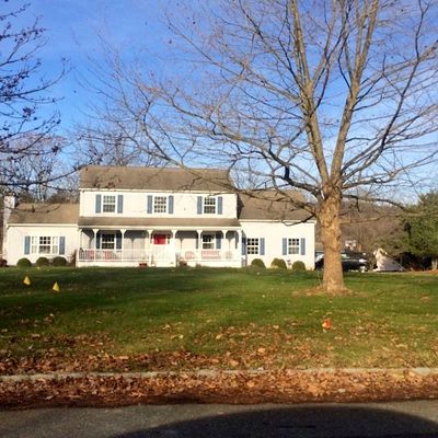 12 Cliffside Dr, Stewartsville, NJ 08886