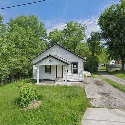 105 W Emma St, Salem, IN 47167