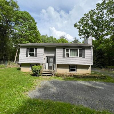 147 Beach Ln, Dingmans Ferry, PA 18328