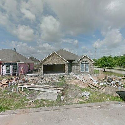 3802 Elderberry Dr, Dickinson, TX 77539