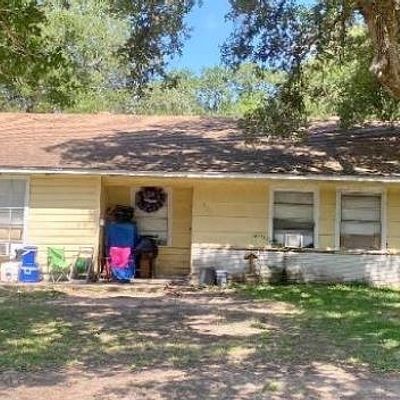 303 Cypress St, Lake Jackson, TX 77566