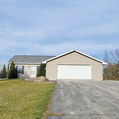 8396 S Chase Rd, Pulaski, WI 54162