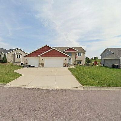 2202 Rolling Green Ln, North Mankato, MN 56003