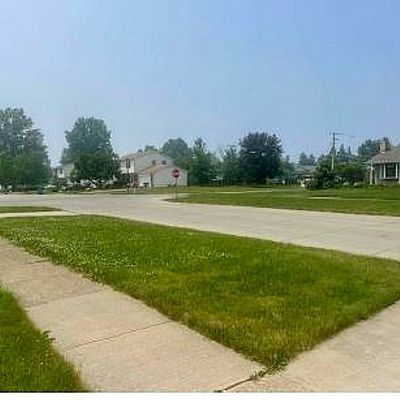 36852 S Lake Shore Blvd, Eastlake, OH 44095