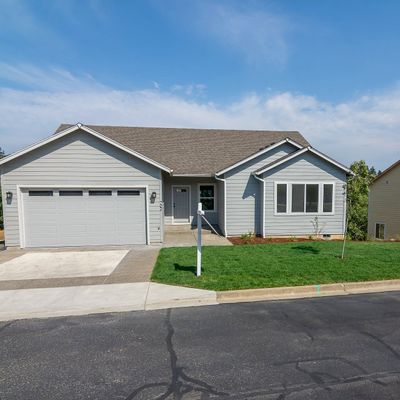 702 Divot Loop, Sutherlin, OR 97479