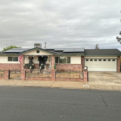 1442 W Oakland Ave, Tulare, CA 93274