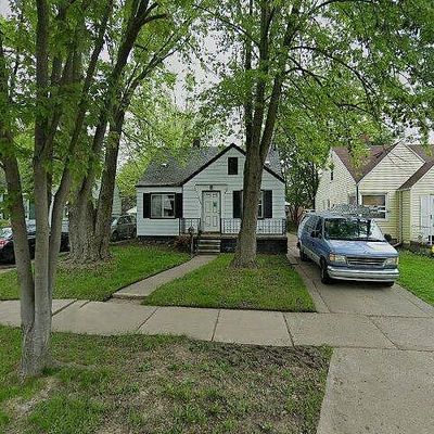 20293 Kingsville St, Harper Woods, MI 48225