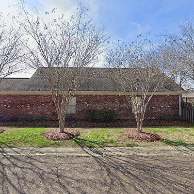 204 Hummingbird Ln, Starkville, MS 39759