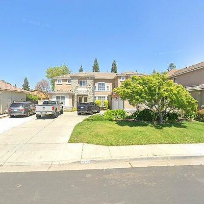 2393 Trenton Ave, Clovis, CA 93619