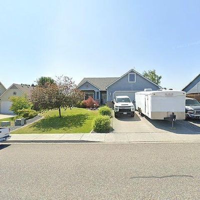 2001 S Highlands Blvd, West Richland, WA 99353