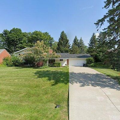 32270 Red Clover Rd, Farmington Hills, MI 48334