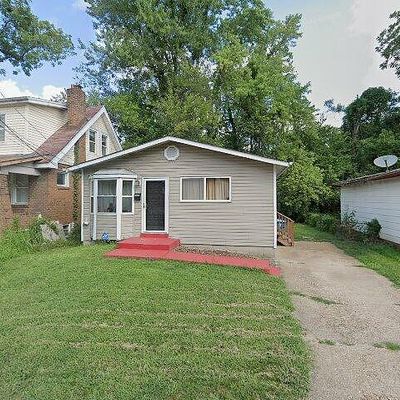 141 Wiegel Dr, Saint Louis, MO 63135