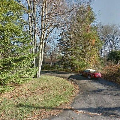 7 Tommys Ln, Norwalk, CT 06850