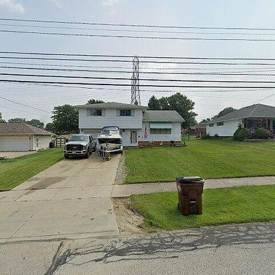 3325 Sunhaven Oval, Cleveland, OH 44134