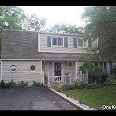 17 Imperial Dr, Selden, NY 11784