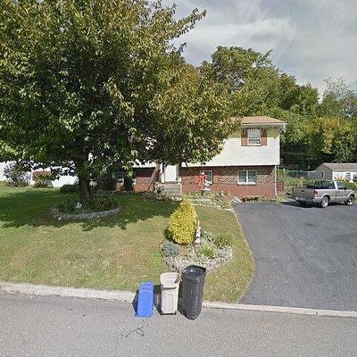 861 S Lincoln Ave, Walnutport, PA 18088