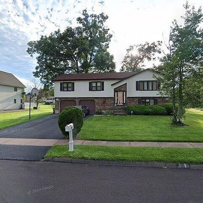 26 Country Club Dr, Windsor, CT 06095